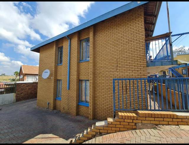 18 BEDROOM COMPLEX FOR SALE IN LAUDIUM